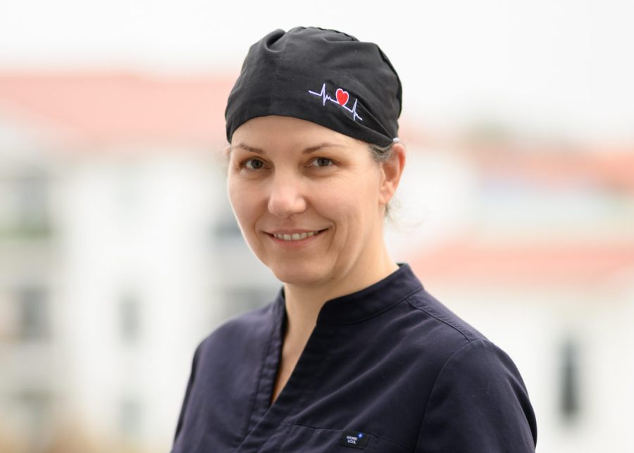 Dr. Astrid Sauerschnig